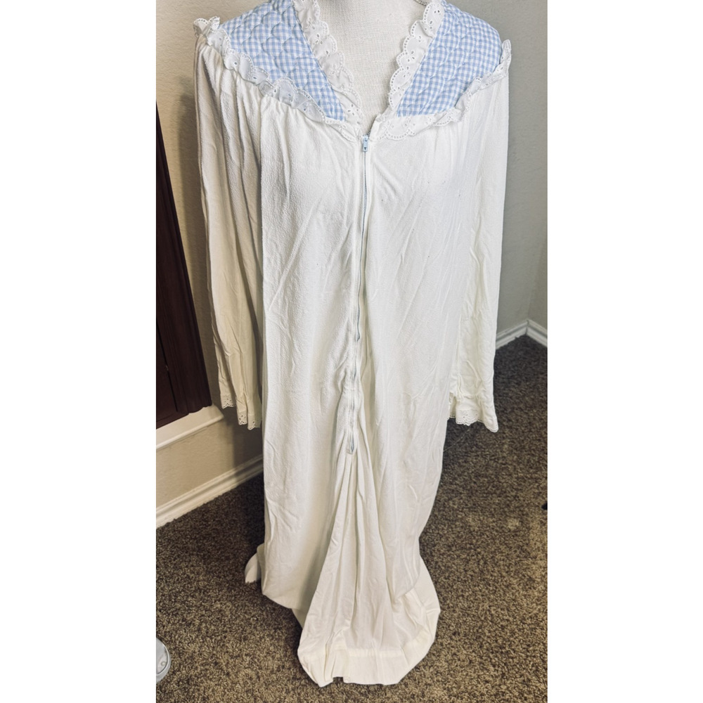 VTG Granny Nightgown Cream Quilted Long Gown Sz M lightweight flannel robe